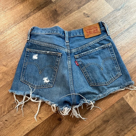 Levis 501 shorts. Size 25 - Picture 2 of 2